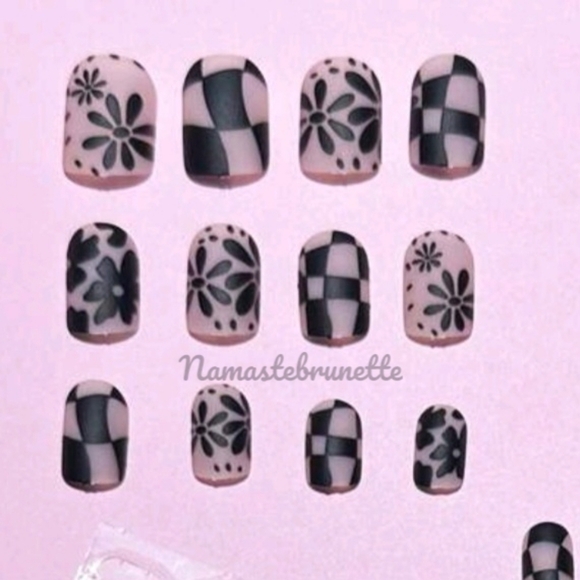 2/$16 Black Matte Floral Checkerboard Press On Nails - Picture 7 of 16